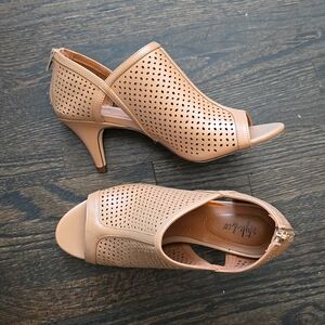 Style and co peek a boo kitten heels. 8.5